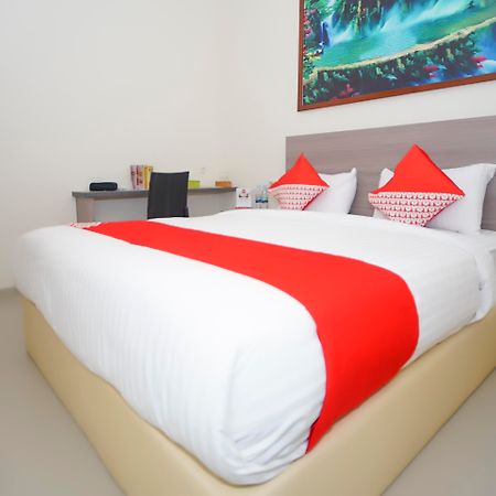 Oyo 251 The Maximus Inn Hotel Palembang Eksteriør billede